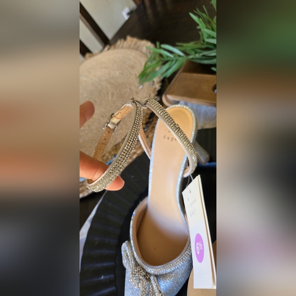 NWT a new day Silver Glitter Bow Pointed Toe Ankle Strap Flats Size 6.5 - Picture 6 of 12